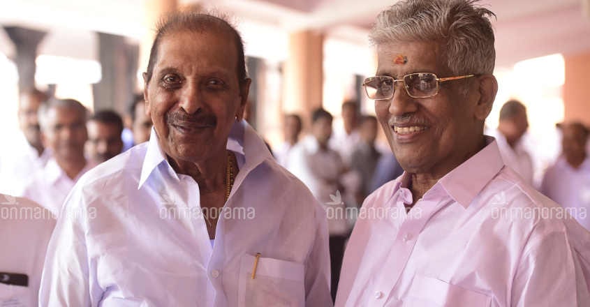 R Balakrishna Pillai with G Sukumaran Nair R Balakrishna Pillai with G Sukumaran Nair