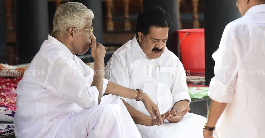 ramesh-chennithala-sukumaran-nair ramesh-chennithala-sukumaran-nair