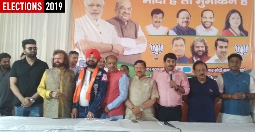 New Delhi: Singer Daler Mehndi joins BJP in the presence of Union Ministers Vijay Goel and Harsh Vardhan and party leaders Manoj Tiwari and Hans Raj Hans in New Delhi, on April 26, 2019. (Photo: IANS)