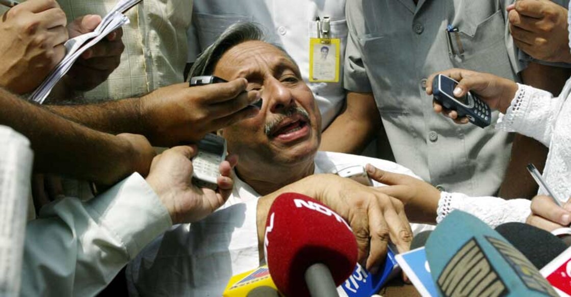 Mani Shankar Aiyar loses cool, abuses reporters, calls Modi 'a coward' Mani Shankar Aiyar loses cool, abuses reporters, calls Modi 'a coward'