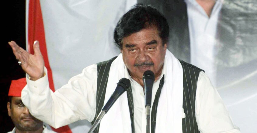Shatrughan's campaign in Lucknow poses uneasy questions for Congress 