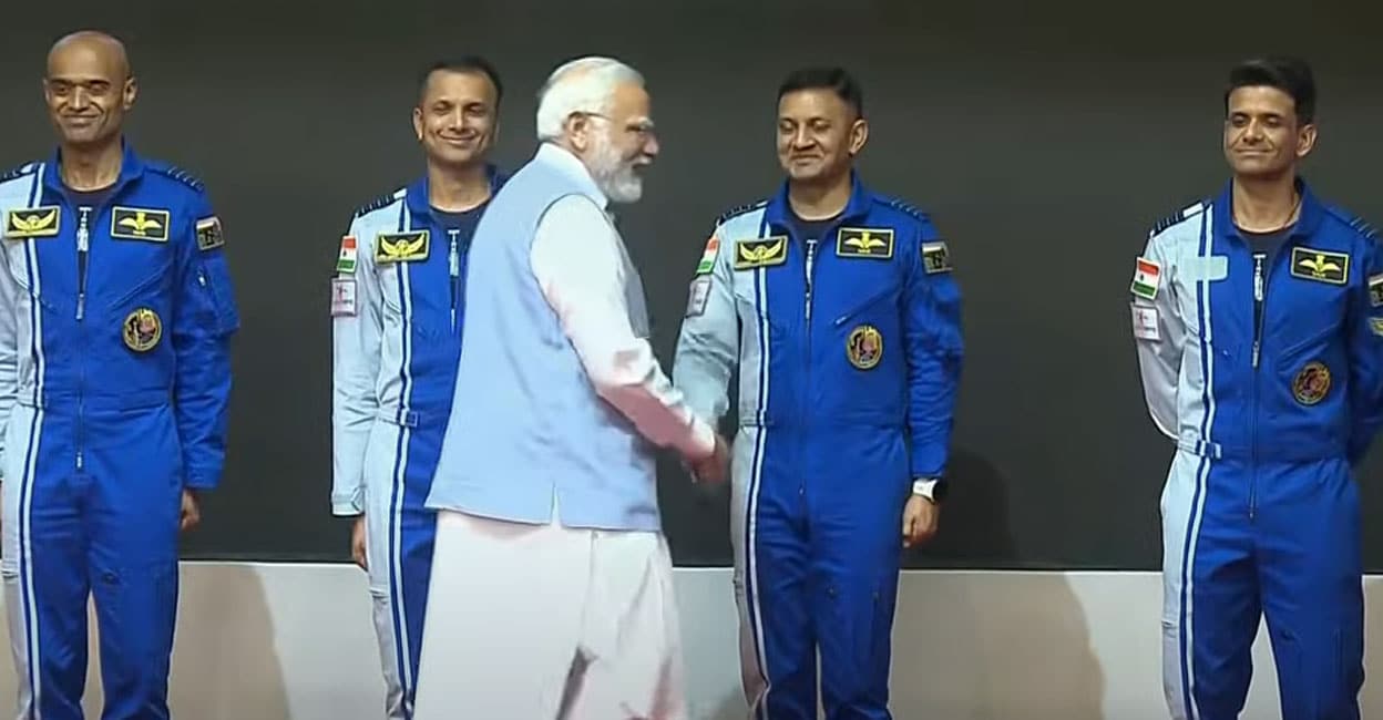 Gaganyaan: Kerala Native Among 4 Test Pilots Announced By PM Modi For ...