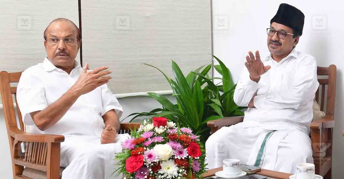 P K Kunhalikutty (left) and Panakkad Sadiqali Shihab Thangal (right). Photo: Manorama