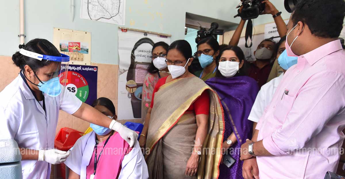 COVID-19 vaccination Kerala Health Minister observes COVID-19 vaccine rehearsal at the District Hospital, Peroorkada, Thiruvananthapuram. Photo: Manoj Chemancheri