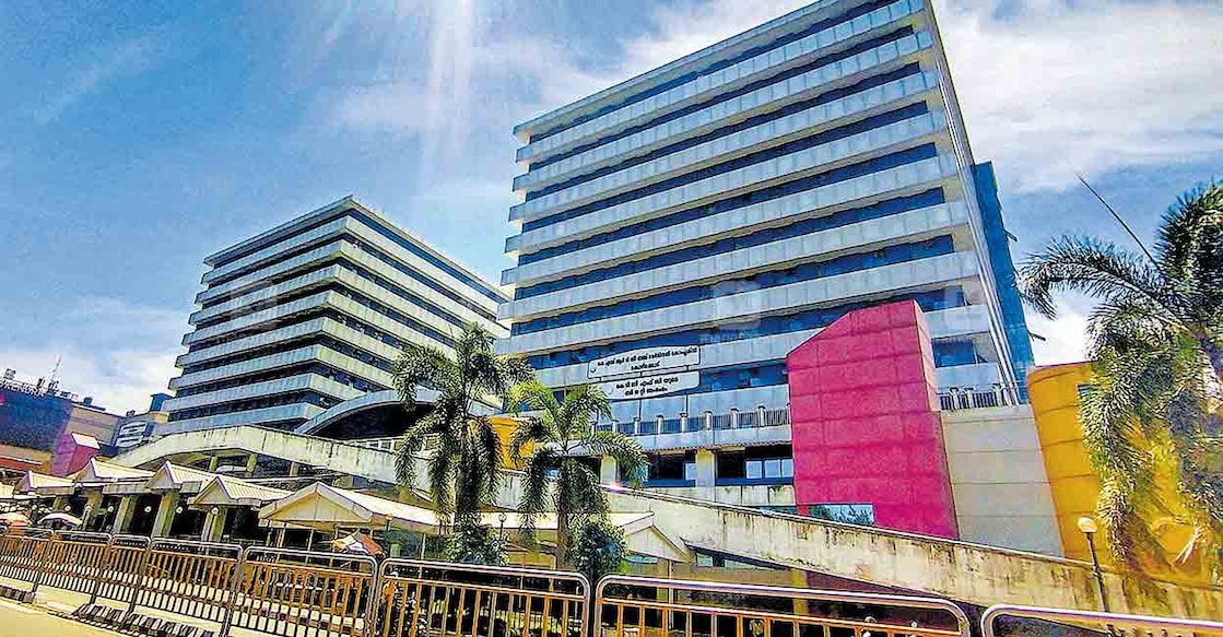 Study finds major fissures in nine pillars of KSRTC's twin towers in Kozhikode Study finds major fissures in nine pillars of KSRTC's twin towers in Kozhikode