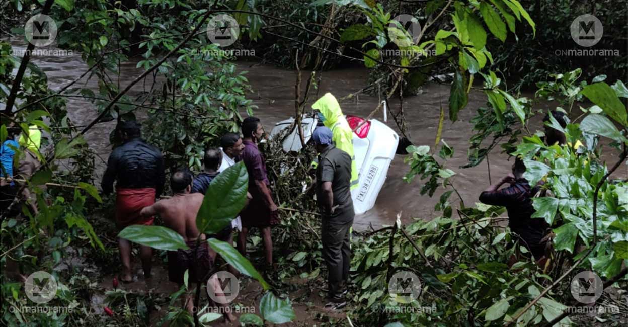 Car swept away by floodwaters in Thodupuzha, one dead Car swept away by floodwaters in Thodupuzha, one dead