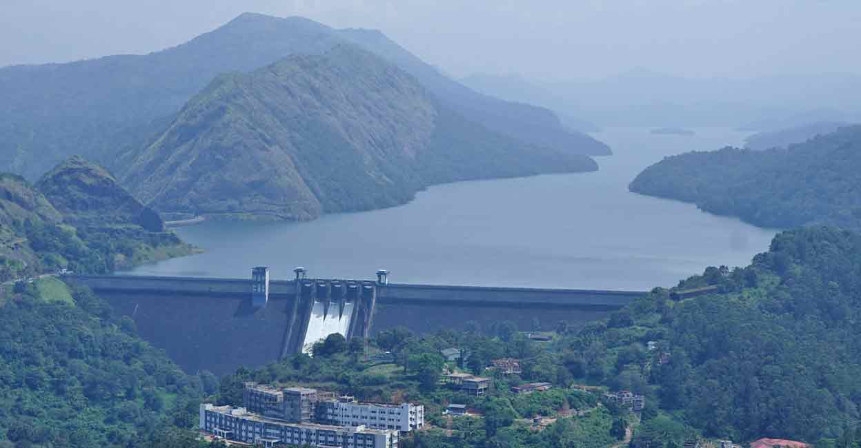 Cheruthoni Dam A general view shows the Cheruthoni Dam with its shutters open after water levels reached a height 2395 ft. following torrential rains in south India state of Kerala, in Idukki on October 19, 2021. Photo: Appu S Narayanan/AFP