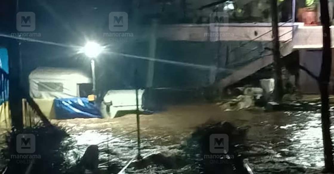 Landslides hit Angamoozhy and Kurumbanmoozhy in Pathanamthitta again Landslides hit Angamoozhy and Kurumbanmoozhy in Pathanamthitta again
