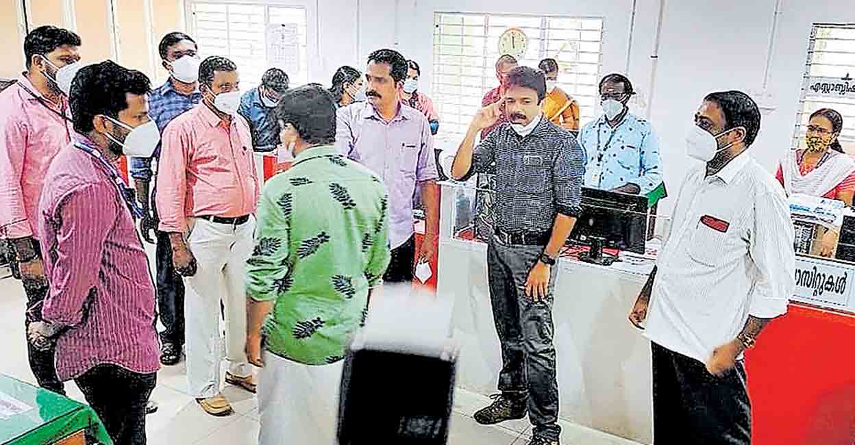 Pathanamthitta sub-treasury employees work standing up as court orders seizure of chairs Pathanamthitta sub-treasury employees work standing up as court orders seizure of chairs