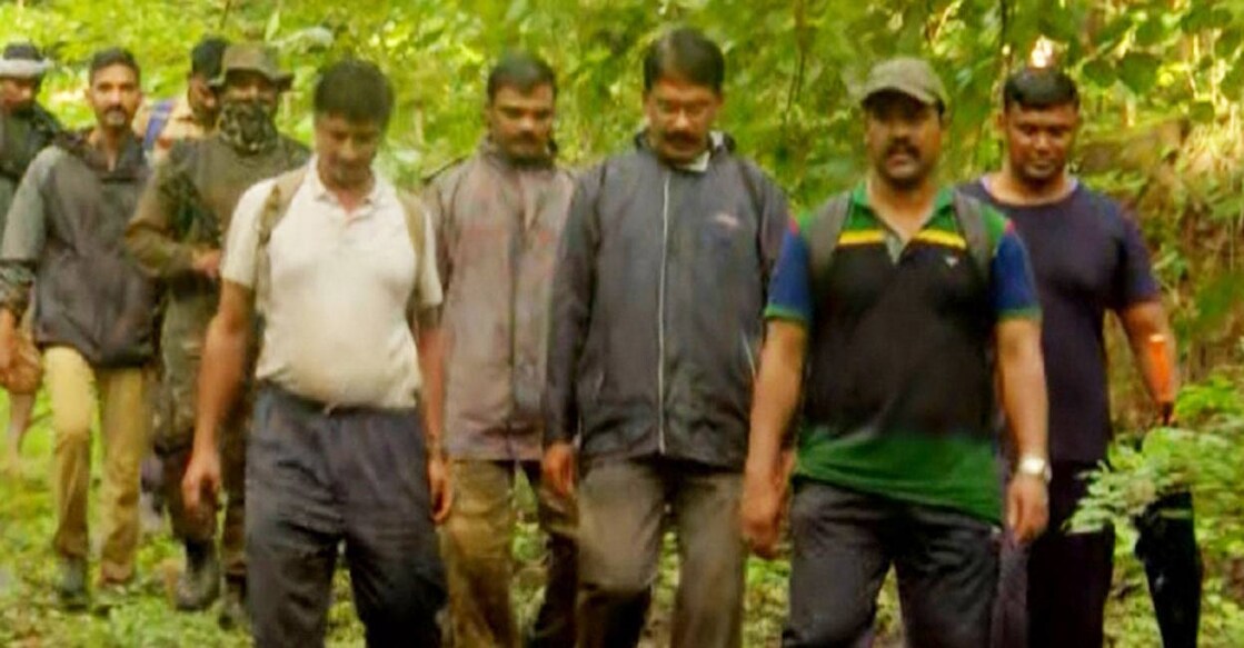cops-trapped-forest-palakkad