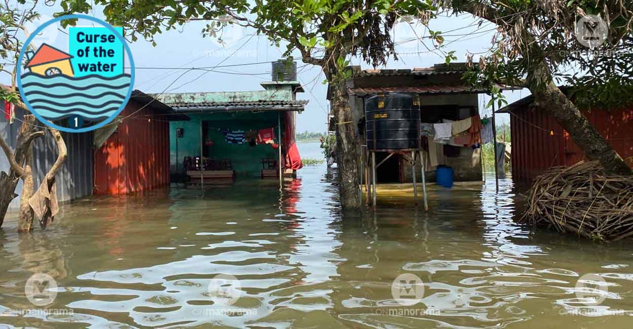 Hundreds of houses and several shops along the Alappuzha-Changanassery Road have been flooded for days. Photo: Onmanorama