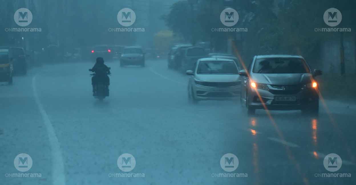 kerala-rain-road