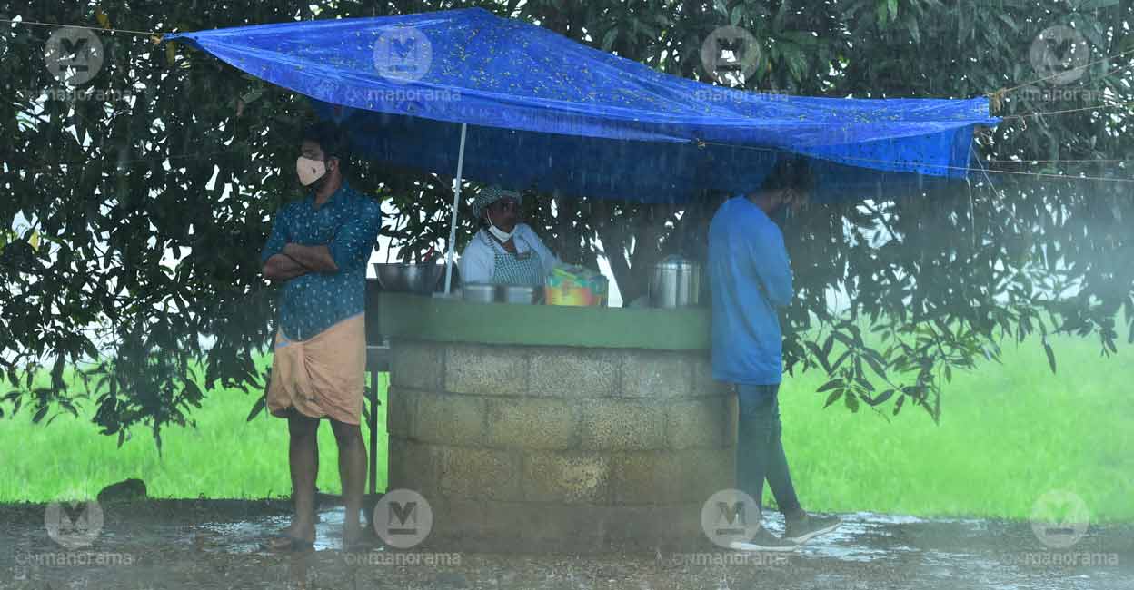 Rains lash on a tea stall in Kottayam, Kerala. Photo: Manorama