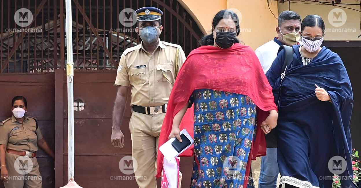 swapna-suresh-mother-jail Gold smuggling case accused Swapna Suresh walks out from Women Prison and Correctional Home in Attakulangara, Thiruvananthapuram with her mother on November 6, 2021. Photo: Rinkuraj Mattancheril
