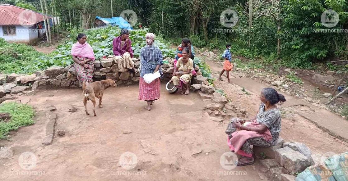 Women sit around and chat at Edavani ooru of Attappady. Photo: Manorama/Kumar