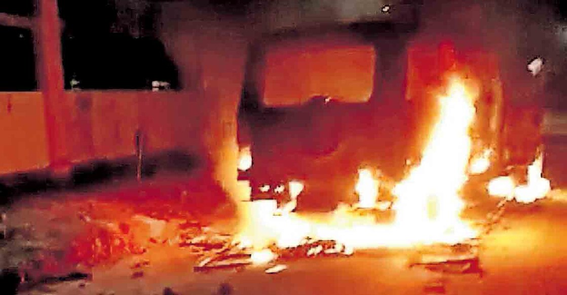 The police vehicle whuch was set on fire by the migrant labourers. 
