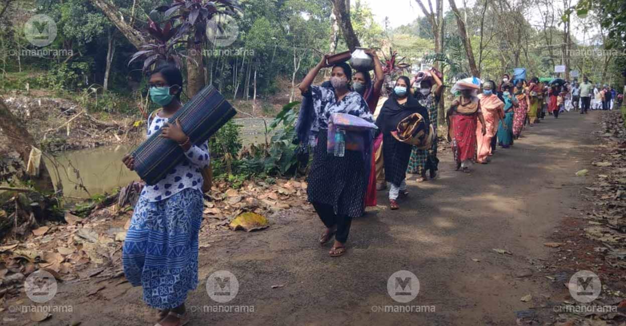 kokkayar-protest-2 The protesters took a march to Poovanchi, one of the worst-affected areas. Photo: Milan/Manorama