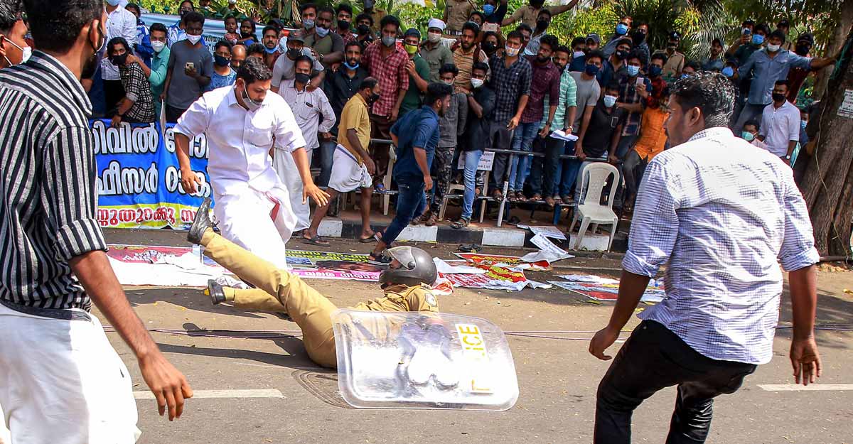KSU protest over PSC rank list issue turns violent in Thiruvananthapuram KSU protest over PSC rank list issue turns violent in Thiruvananthapuram