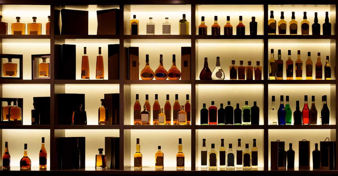 shutterstock-liquor-alcohol-bar