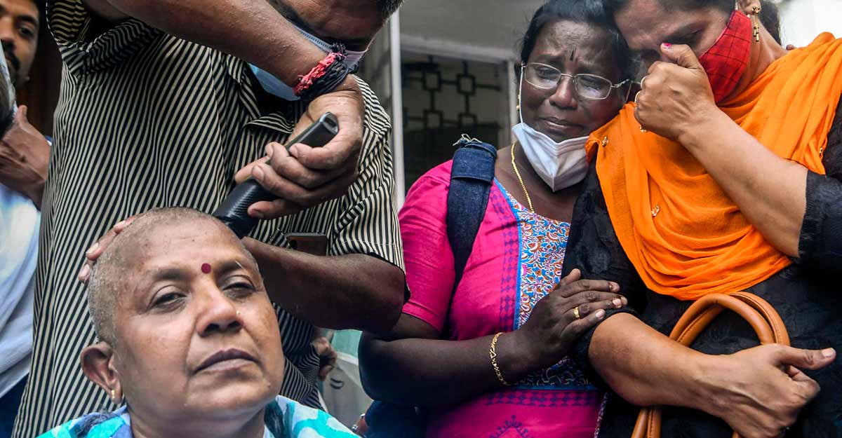 Ground Report | A tonsured head takes on machismo in Ettumanoor poll tussle Kerala Mahila Congress Chief Lathika Subhash gets her head tonsured in front of the KPCC office, in protest against the denial of party ticket in the forthcoming assembly elections in Thiruvananthapuram, Sunday, March 14, 2021. (PTI Photo)