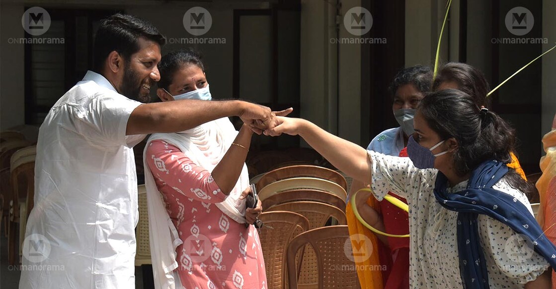 UDF candidate Shafi Parambil seeks votes from Church-goers on Palm Sunday in Palakkad. Photo: TA Ameerudheen