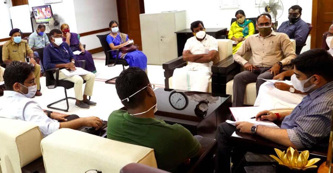 113 civic wards in Ernakulam district to be under lockdown for a week 113 civic wards in Ernakulam district to be under lockdown for a week