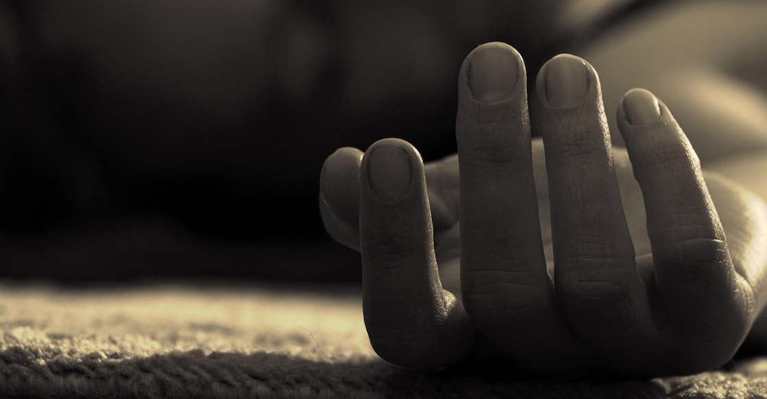 Woodcutter dies atop tree as rope strangles him Woodcutter dies atop tree as rope strangles him