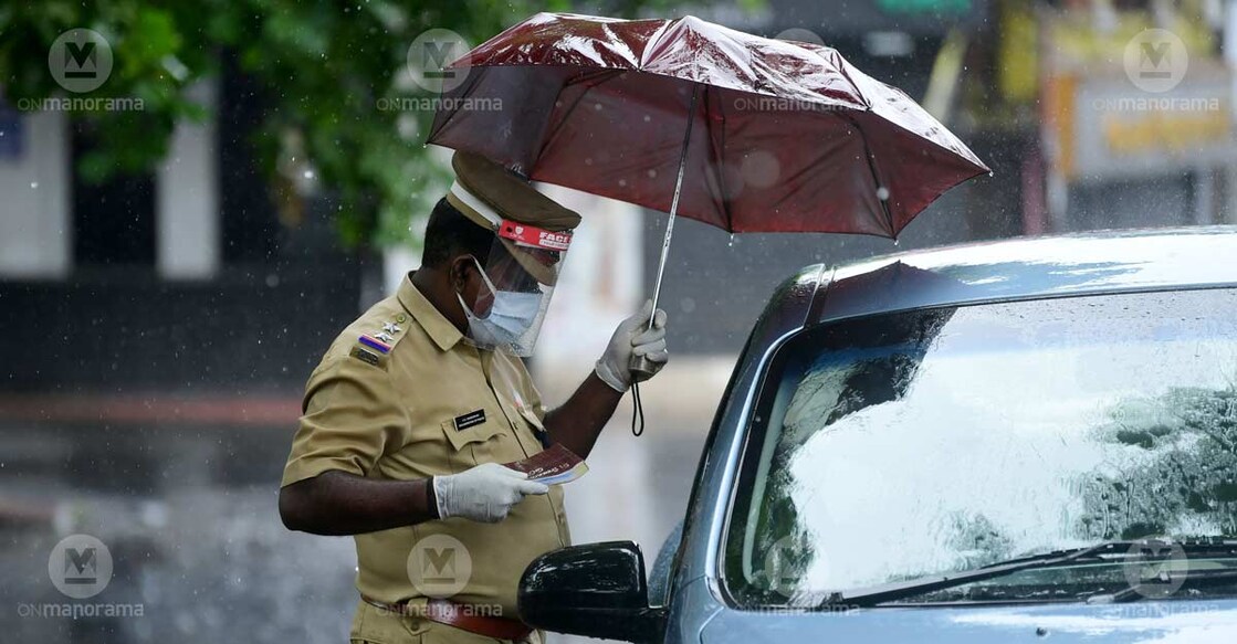 kottayam-rain-police-2