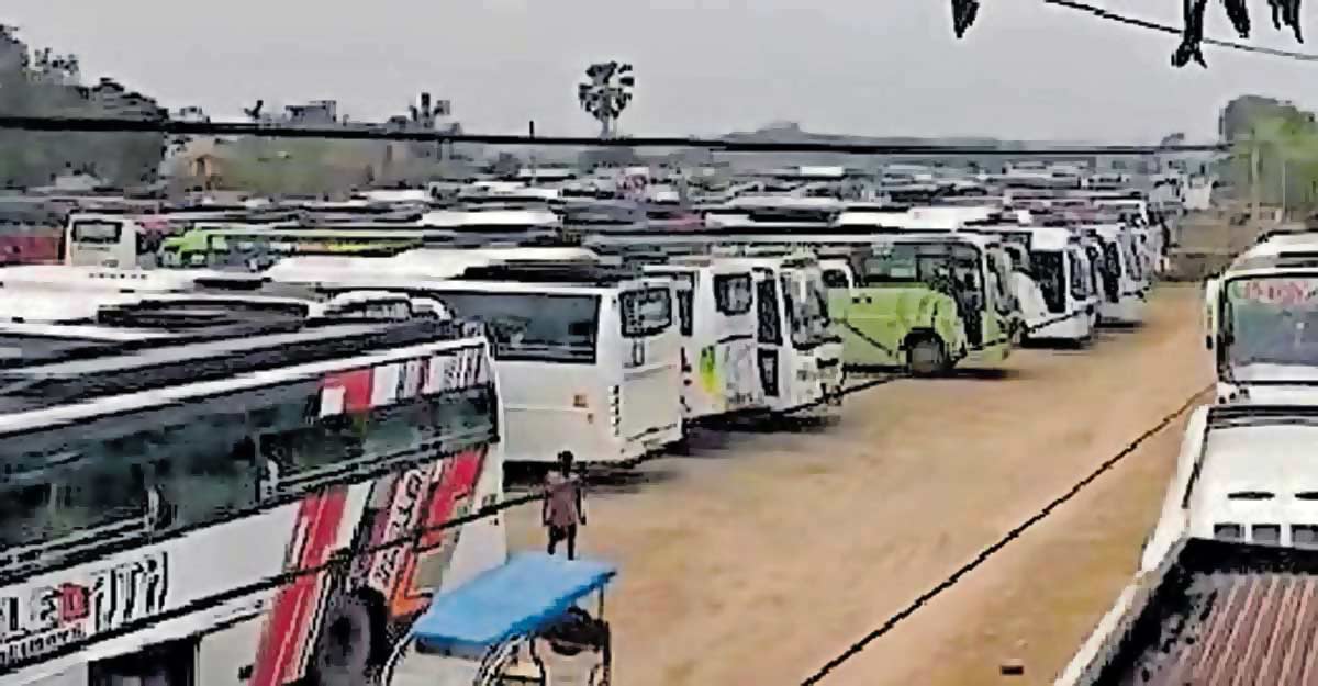 Slugfest between bus owners and agents over stranded vehicles Slugfest between bus owners and agents over stranded vehicles