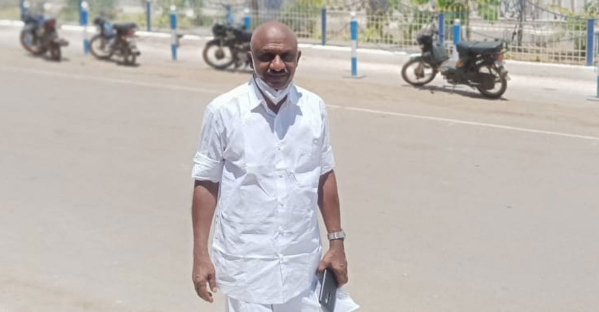 EM Augusthy keeps his word, tonsures head after defeat in Kerala polls