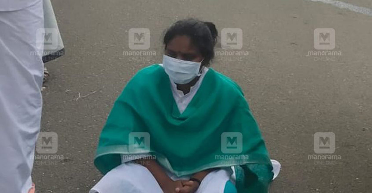 Ramya Haridas sits on the road to protest the alleged threats by CPM workers. Ramya Haridas sits on the road to protest the alleged threats by CPM workers.