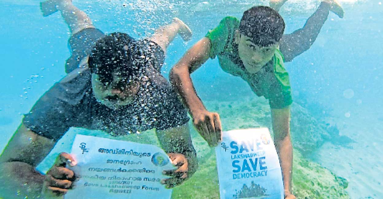 save-lakshadweep-underwater-protest save-lakshadweep-underwater-protest