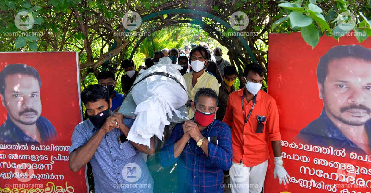 Zoo keeper Harshad's body being taken home from Thiruvananthapuram zoo. 