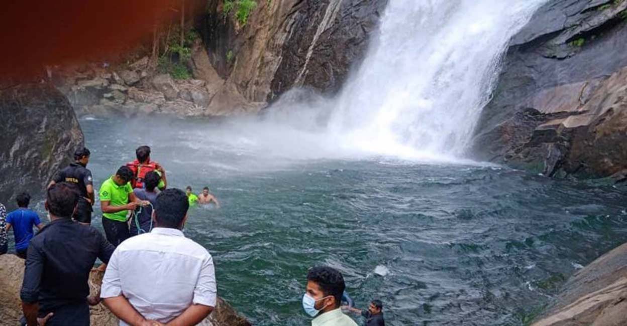 Rescue workers while searching for the Indian Navy officer.