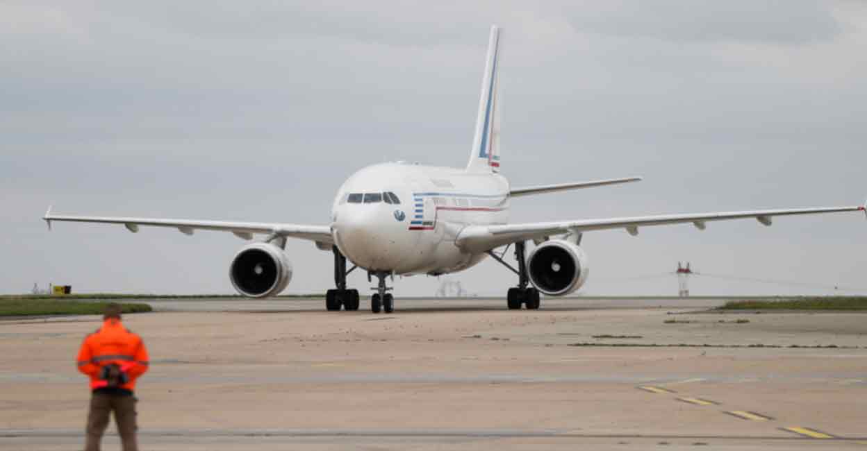 france A plane carrying people who have been evacuated from Afghanistan taxis on the tarmac at Roissy Charles-de-Gaulle airport after Taliban insurgents entered Afghanistan's capital Kabul, in Paris, France on Tuesday. Photo: Reuters