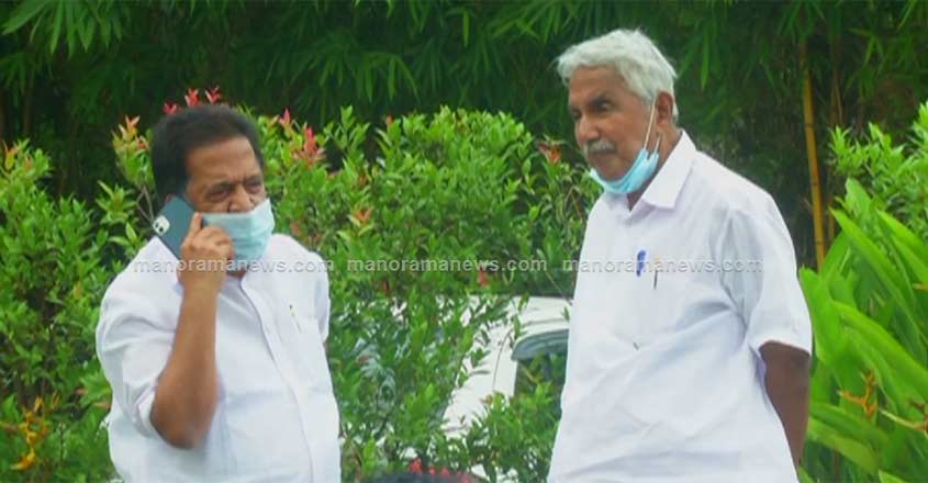 Senior Congress leaders Ramesh Chennithala and Oommen Chandy