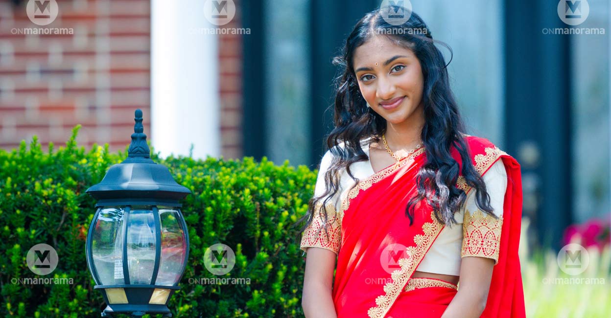 Indian girls in traditional dress looking at camera; Kerala; India 1940's  NO MR, Stock Photo, Picture And Rights Managed Image. Pic. DPA-VRB-101259 |  agefotostock