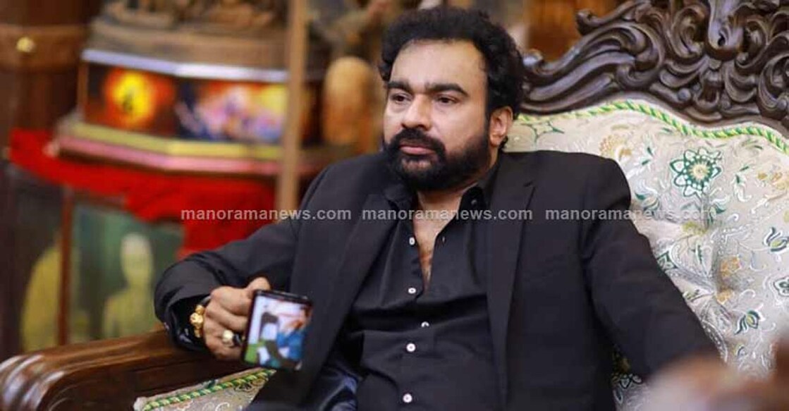 'Antique collector' held for cheating, top police officers under scanner