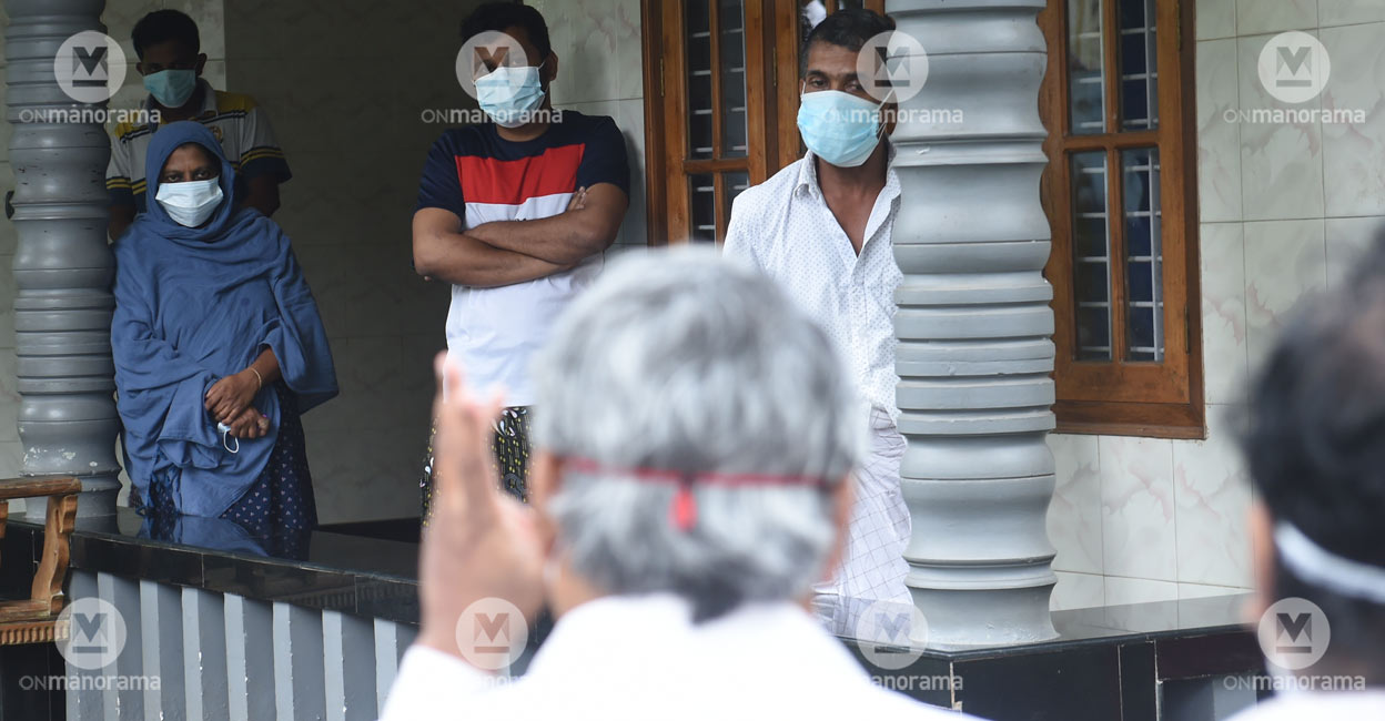Nipah Virus A member of the central health committee Dr P Ravindran speaks to the Nipah victim's father Aboobakr, mother Wahida and relative Faisal. Photo: Sajeesh Sankar