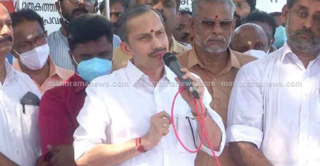 BJP protest BJP led a protest march in Alappuzha over the delay in arresting the accused in the murder of OBC Morcha leader Ranjeet Sreenivas.