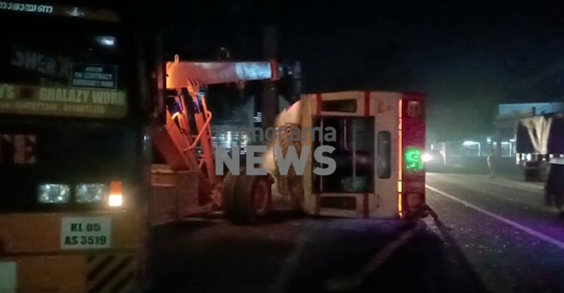 ksrtc-bus-accident The accident happened at 2.30 am on the Main Central Road at Adichira locality, 7 km north of Kottayam town