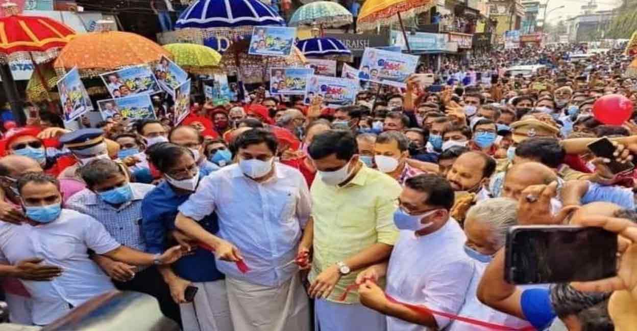 Ministers V Abdurahiman and PA Muhammad Riyas along with MLA KT Jaleel inaugurate the Edappal flyover in the presence of a crowd. Photo: Facebook/ @PK.Abdu.Rabb