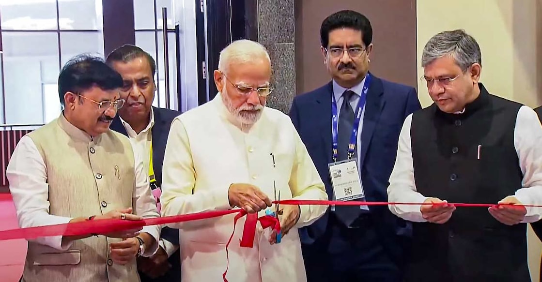 Prime Minister Narendra Modi inaugurates the 6th India Mobile Congress at Pragati Maidan in New Delhi, Saturday, Oct. 1, 2022. Union Minister for Communications and Electronics & Information Technology Ashwini Vaishnaw, Reliance Industries Ltd Chairman Mukesh Ambani and Aditya Birla Group Chairman Kumar Mangalam Birla are also seen. Photo: PTI