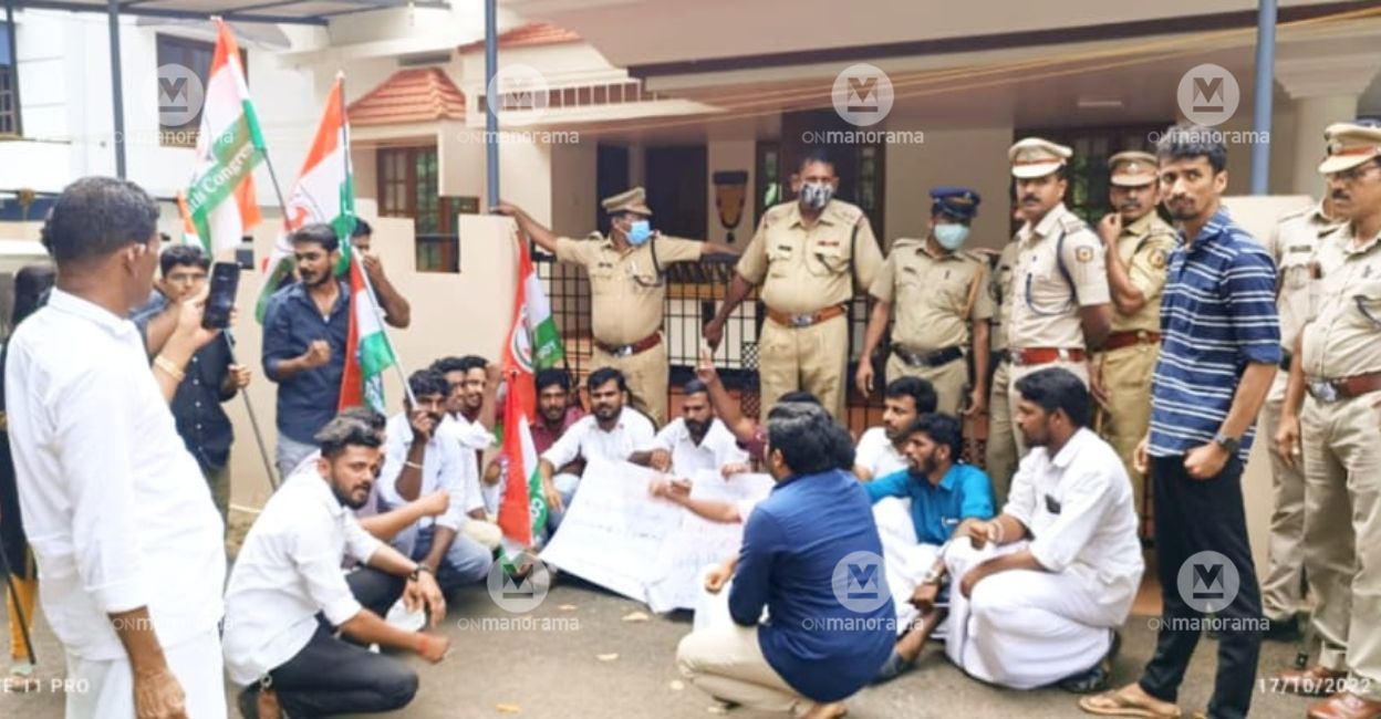 Youth Congress activists during the sit-in protest held in front of Udma MLA CH Kunhambu's residence on Monday, October 17, 2017. Photo: Special Arrangement