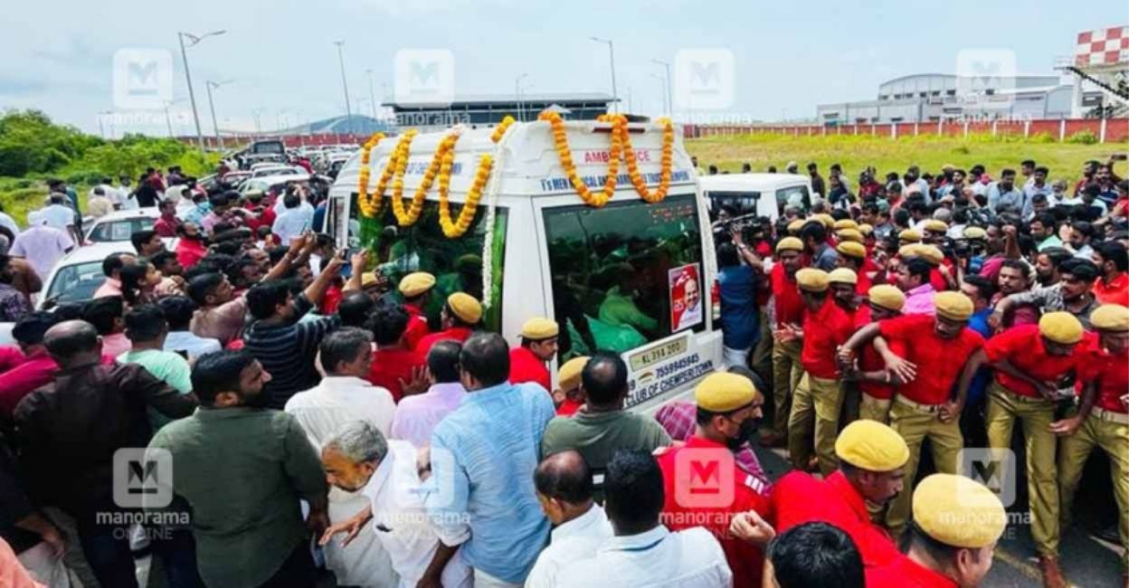 Procession carrying Kodiyeri's mortal remains heads to Thalassery