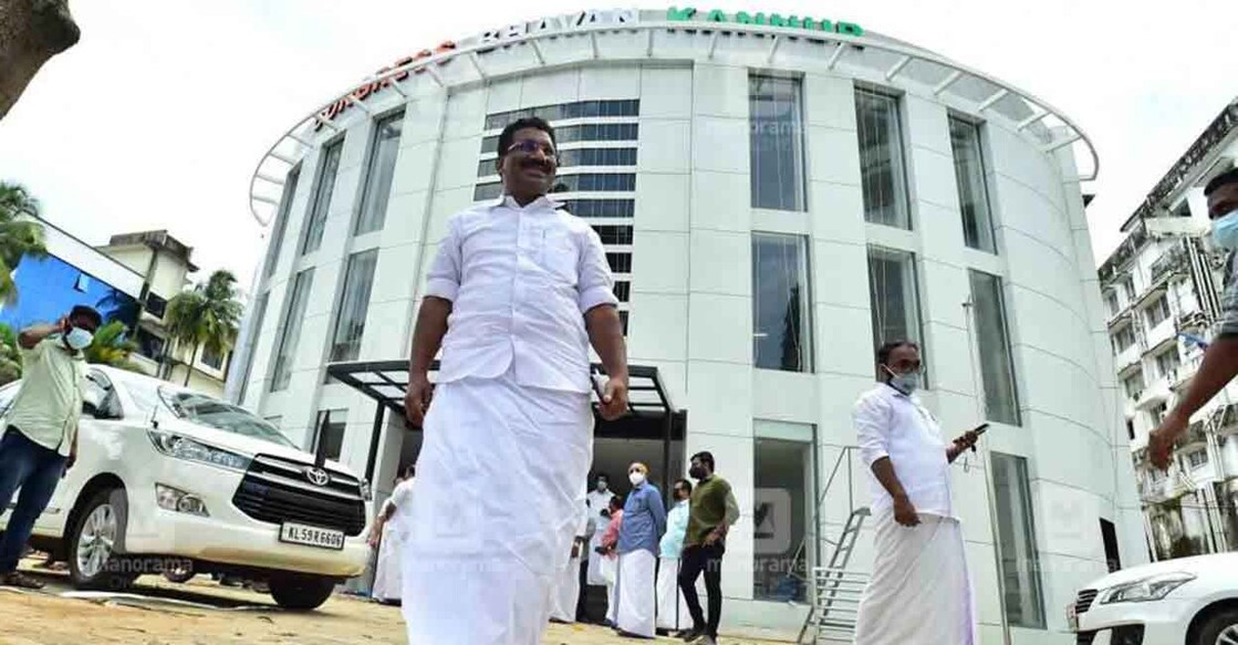 Congress leader Satheesan Pacheni before Kannur party office. Photo: Manorama