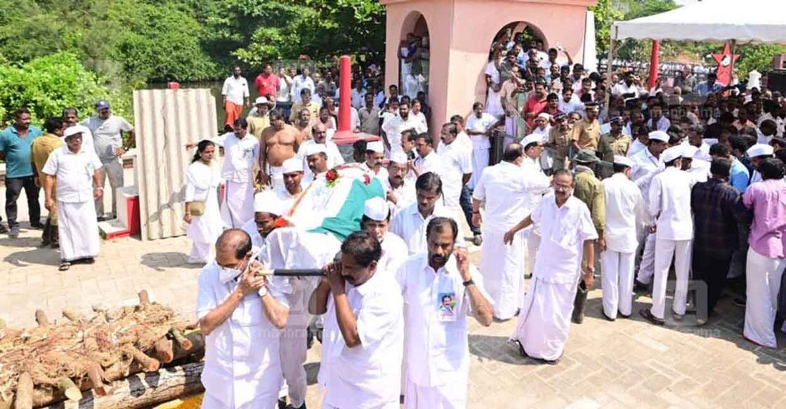 Leaders and activists of the Congress party thronged the ceremony to bid adieu to one of the party's staunch leaders. Photo: Manorama