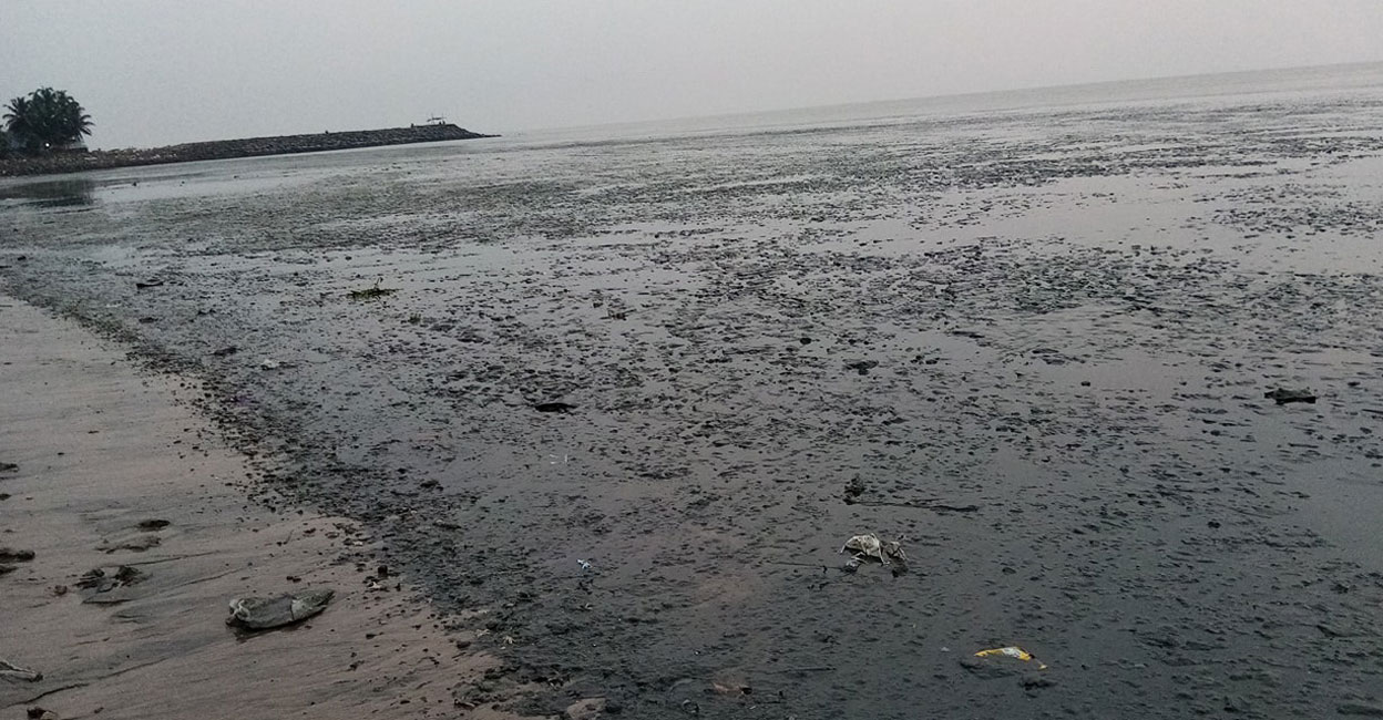 The sea near Nainamvalappu in Kozhikode receded upto 50 metres on Saturday evening. Photo: Facebook/@nvfootball