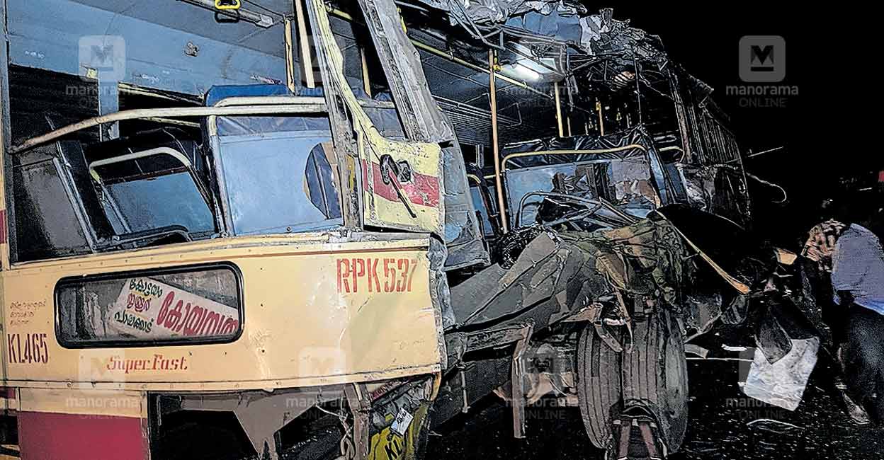 bus-accident-vadakkencherry-1 A tourist bus carrying students and faculty from Baselious School in Ernakulam's Mulanthuruthy crashed into a KSRTC bus on Oct 6, 2022. Photo: Manorama