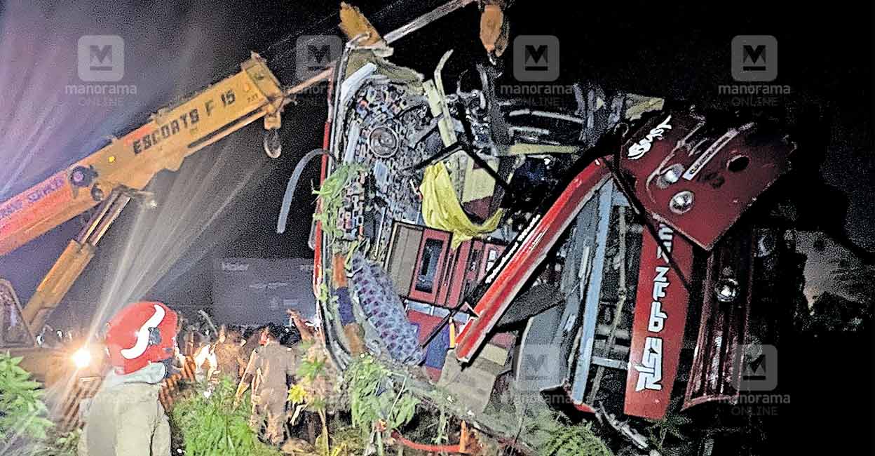 bus-accident-vadakkencherry-2 A tourist bus carrying students and faculty from Baselious School in Ernakulam's Mulanthuruthy crashed into a KSRTC bus on Oct 6, 2022. Photo: Manorama